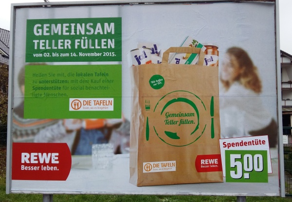 Jeder kann im REWE Markt Schlangen mit der Aktion „Gemeinsam Teller füllen“ die lokalen Tafeln unterstützen